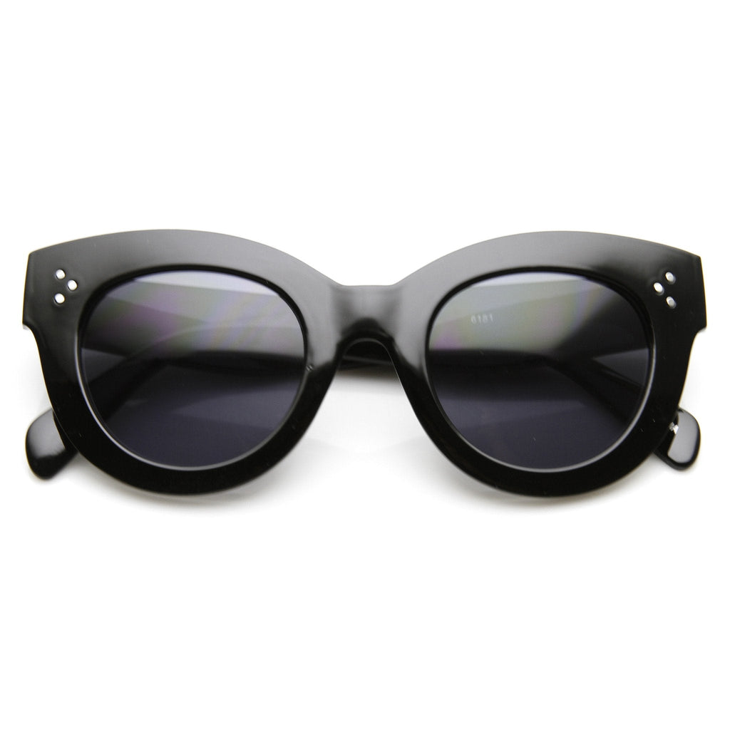 Womens Oversize Bold Cat Eye Frame With Rivet Accents 9471