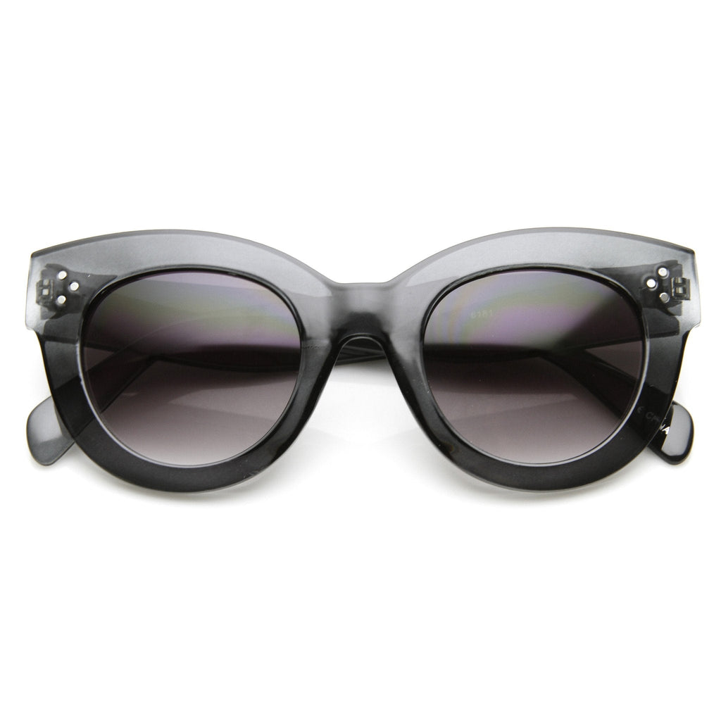 Womens Oversize Bold Cat Eye Frame With Rivet Accents 9471