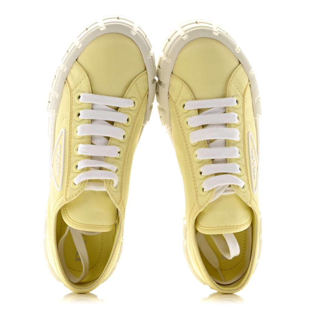Re-Nylon Gabardine Triangle Logo Double Wheel 50mm Sneakers 38 Narciso