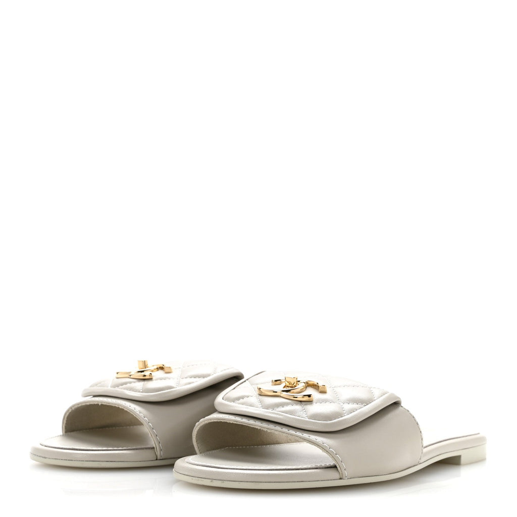 Lambskin Quilted Turnlock Flat Mules 38.5 Light Gray