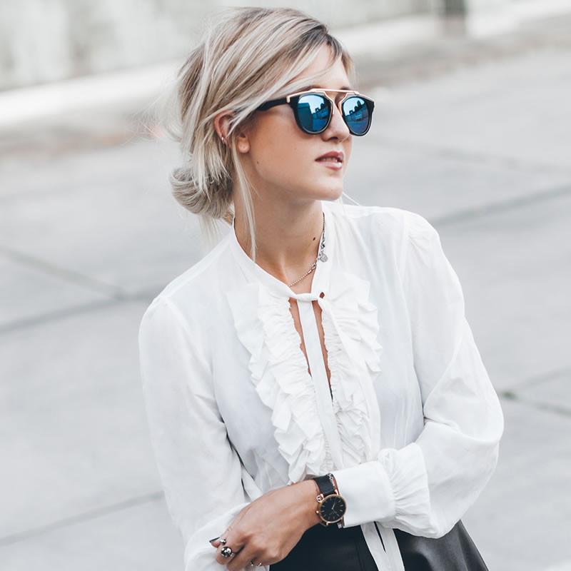 Intricately Designed Horned Rim Mirror Lens Sunglasses