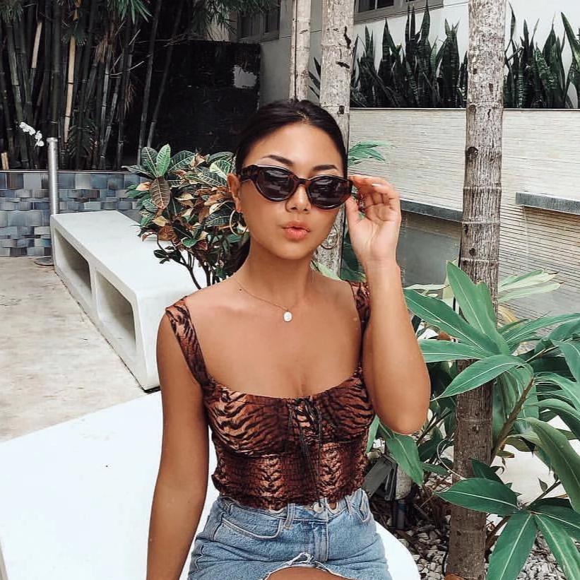 Retro Modern Bold Wide Frame Oval Sunglasses C543