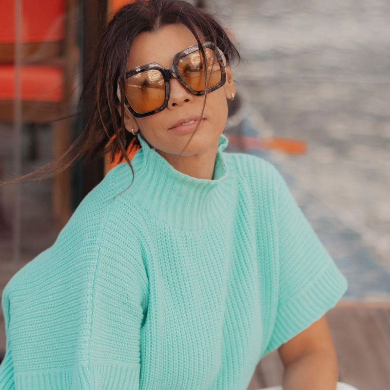 Oversize Elegant Lightweight Neutral Gradient Lens Women's Square Sunglasses D057