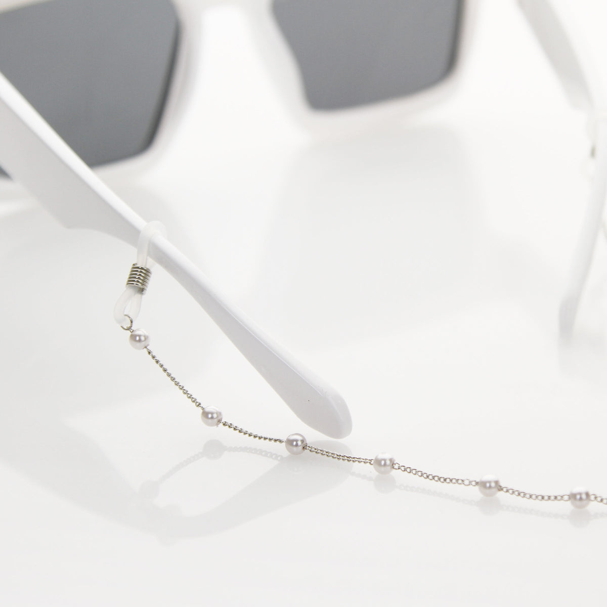 Pearls Decorated Slim Metal Fashion Sunglasses Chain D136